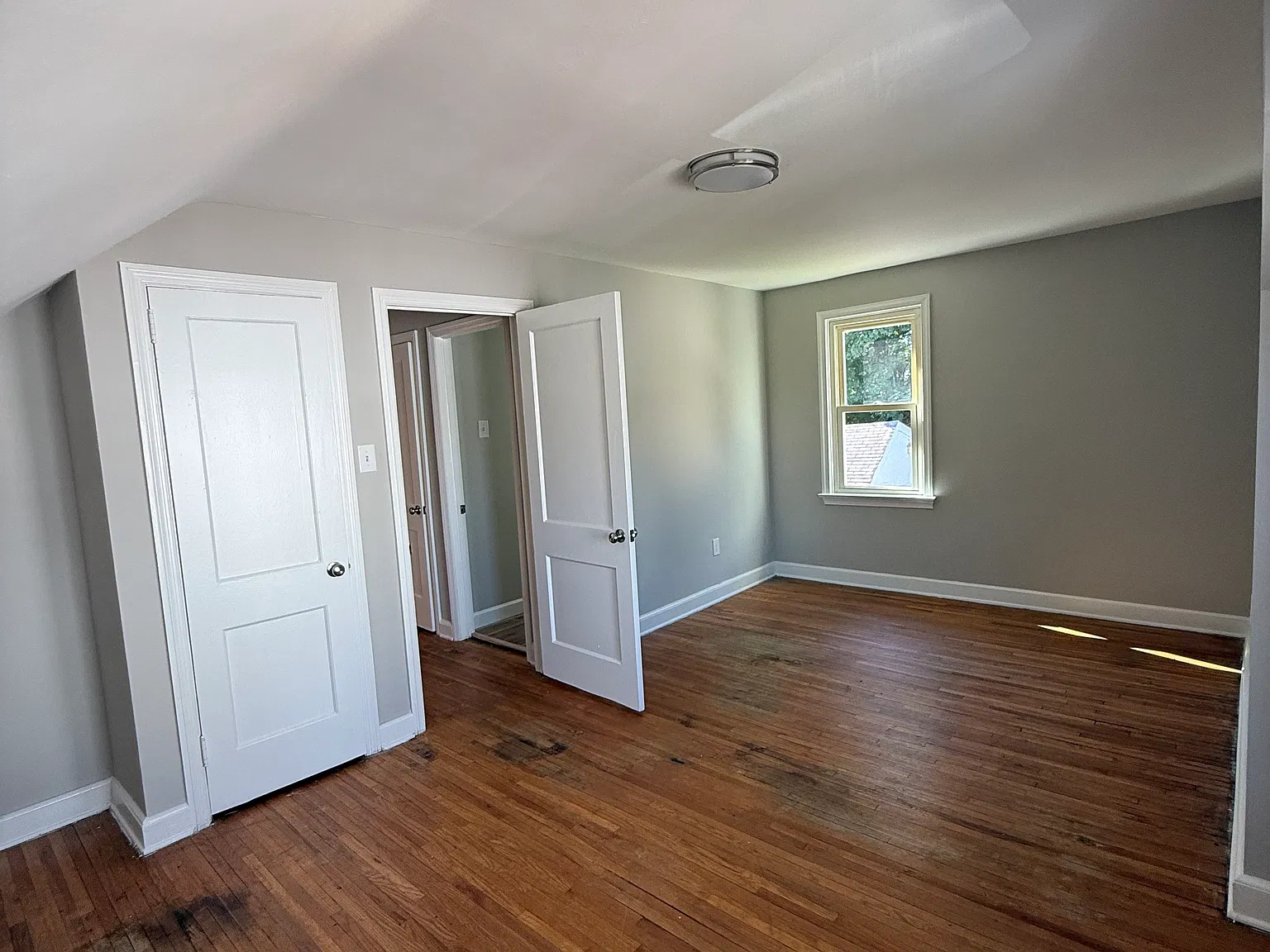 4 bed, 1375 sqft, $2,575 — Photo 3