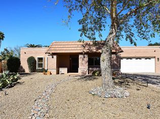 320 E Country Gables Dr, Phoenix, AZ 85022