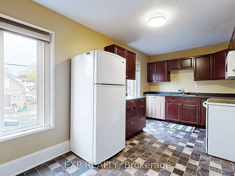 15 Colborne St E — Photo 11