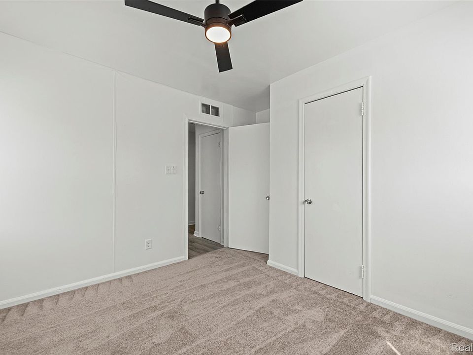 23435 Vance Ave, photo 12