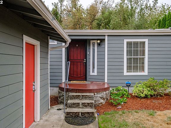 2nd image of 599 Willow Ave