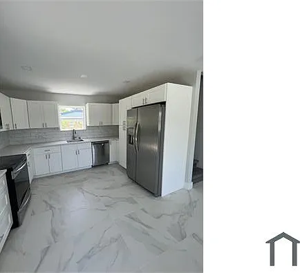 981 W 37th St — Photo 3