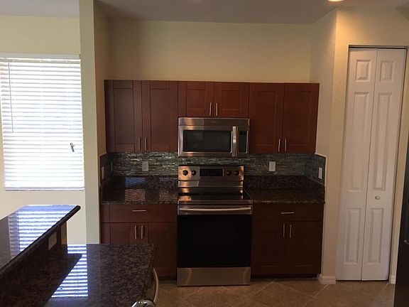 4th image of 1038 NW Leonardo Cir