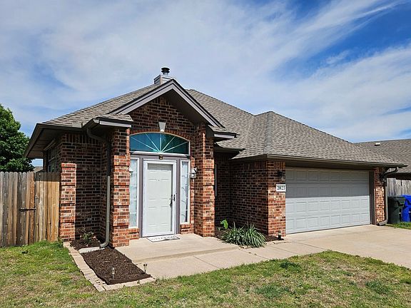 2nd image of 2825 Astor Dr