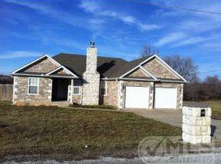 1100 E 1st St, Carterville, MO 64835