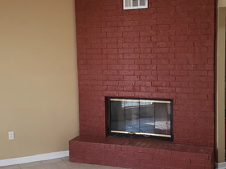 4521 Skyview Dr — Photo 3