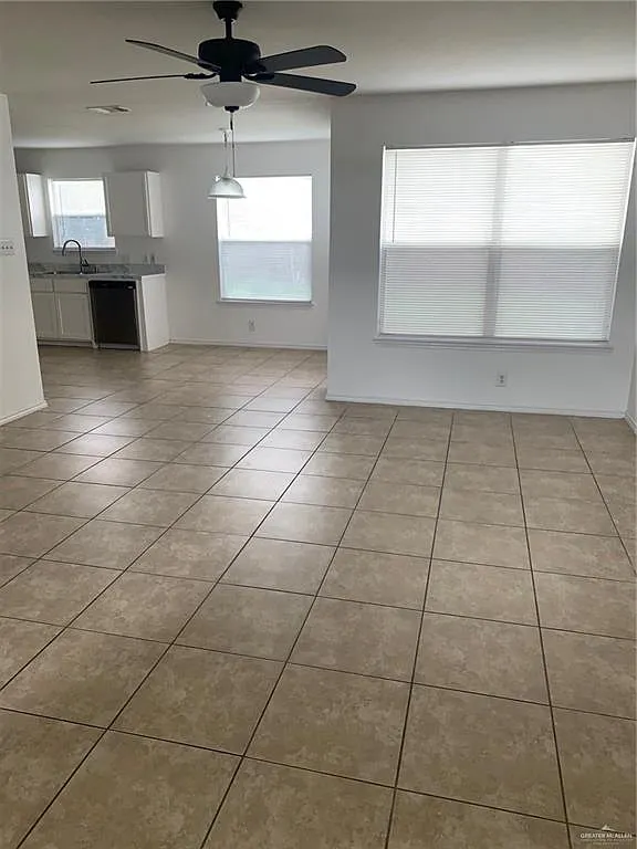 3 bed, 2.5 bath, 1885 sqft, $1,800 — Photo 2