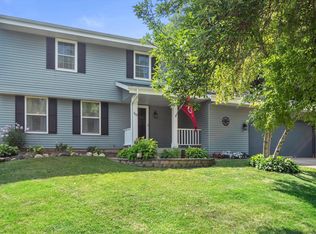 3109 Dartmoor Ct, Waukesha, WI 53188