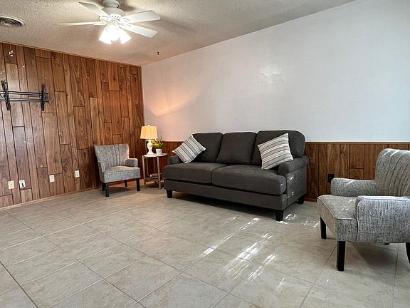 2nd image of 610 Elm Ave
