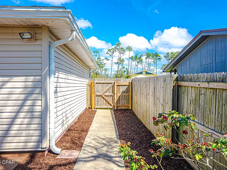 3015 Stanford Rd — Photo 36