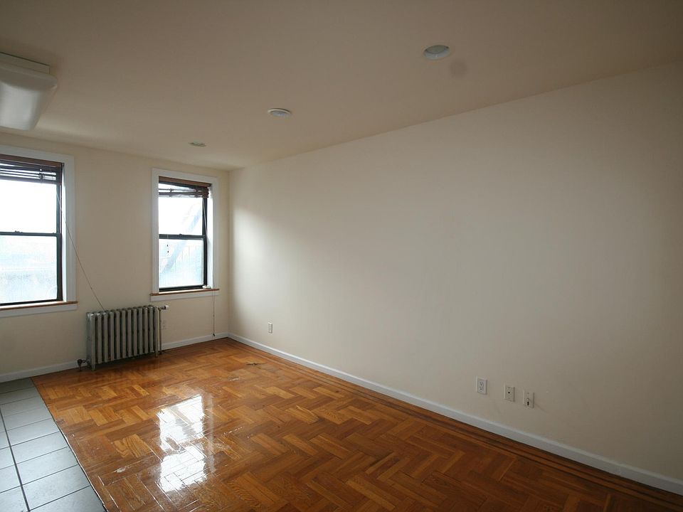 1st image of 67 Lincoln Blvd #2