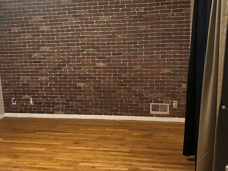 409 Halsey St #1 — Photo 1