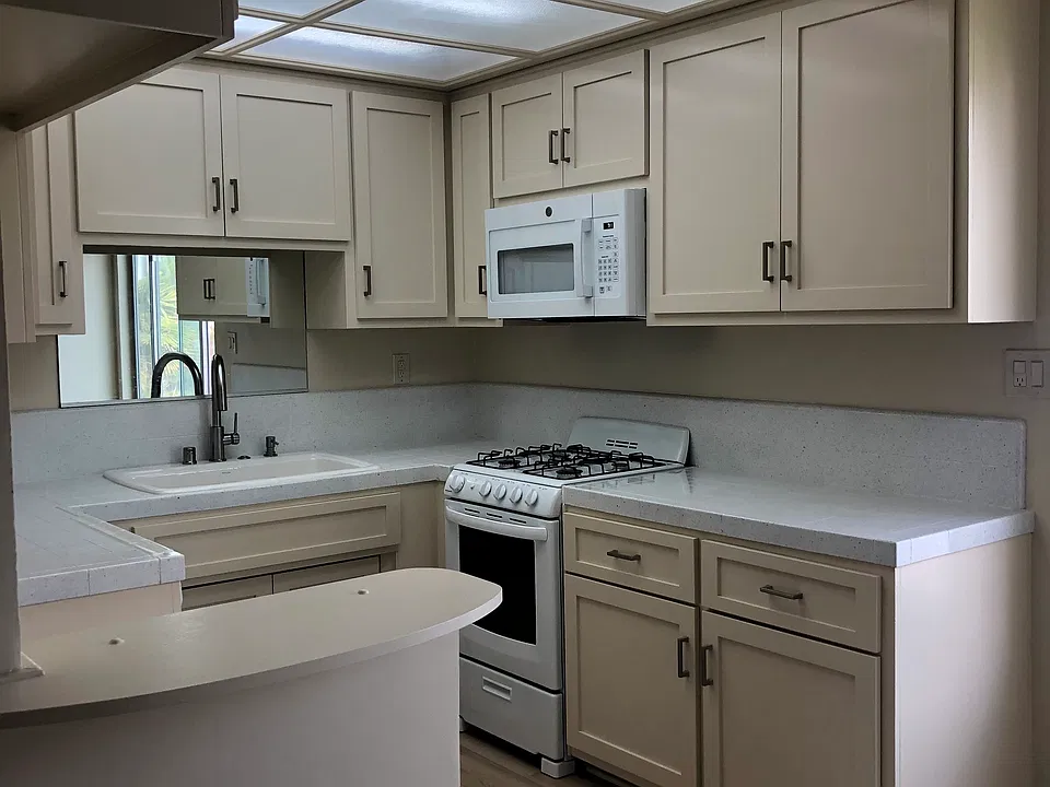 777 Manhattan Beach Blvd #12