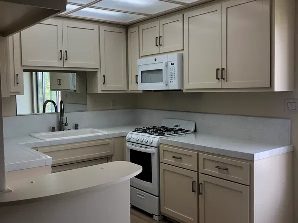 777 Manhattan Beach Blvd #12, Manhattan Beach, CA 90266