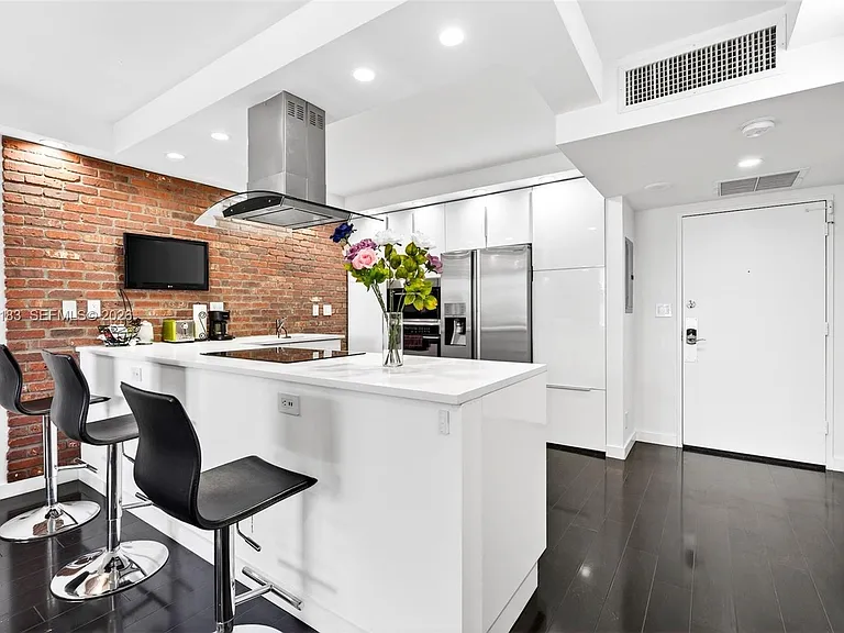 500 Three Islands Blvd #201 — Photo 3