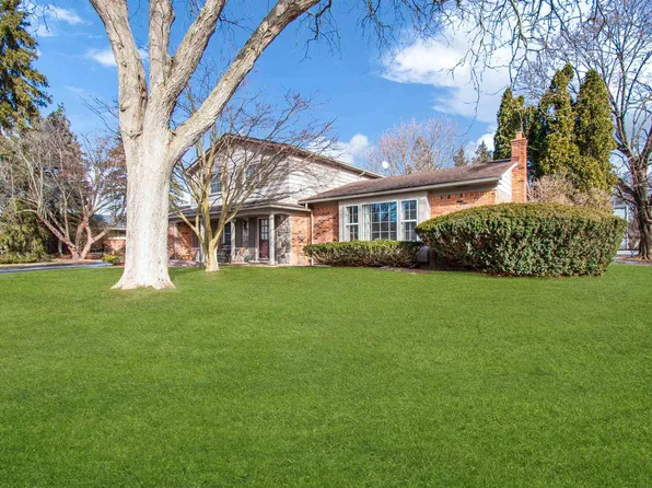 5547 Kingsmill Dr, Bloomfield Hills, MI 48301