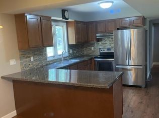 2151 42nd St NE, Cedar Rapids, IA 52402