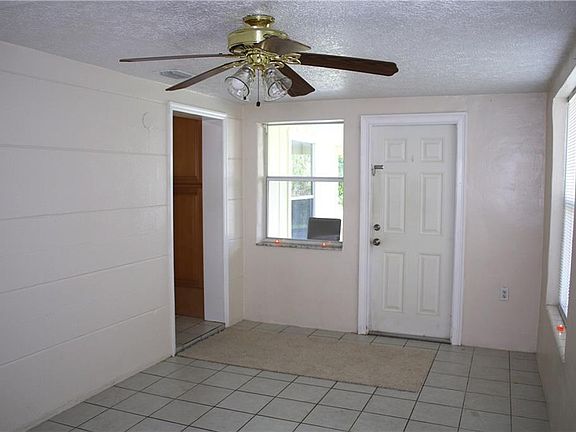4th image of 1590 4th Ct