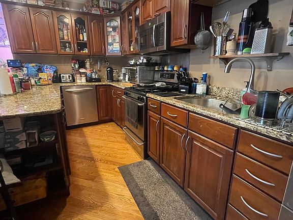 2nd image of 5055 N Western Ave #2