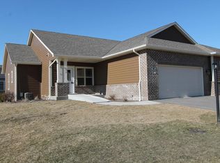 202 Oak Hill Cir, Burlington, WI 53105