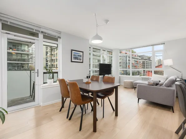 89 W 2nd Ave #306, Vancouver, BC V5Y 0G9