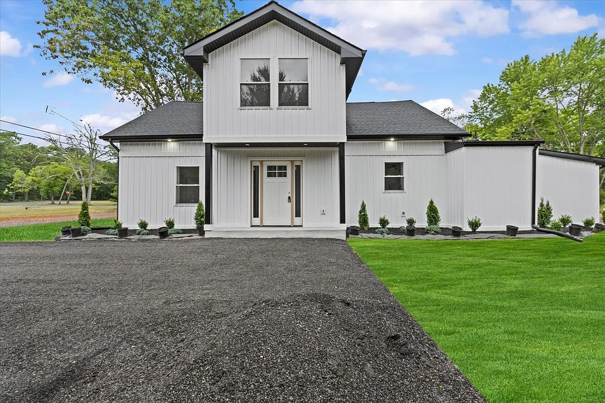 5 bed, 2485 sqft, $4,250 — Photo 1