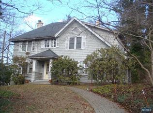 19 Sisson Ter, Tenafly, NJ 07670