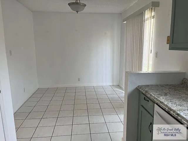 3 bed, 2.5 bath, 1450 sqft, $1,350 — Photo 3