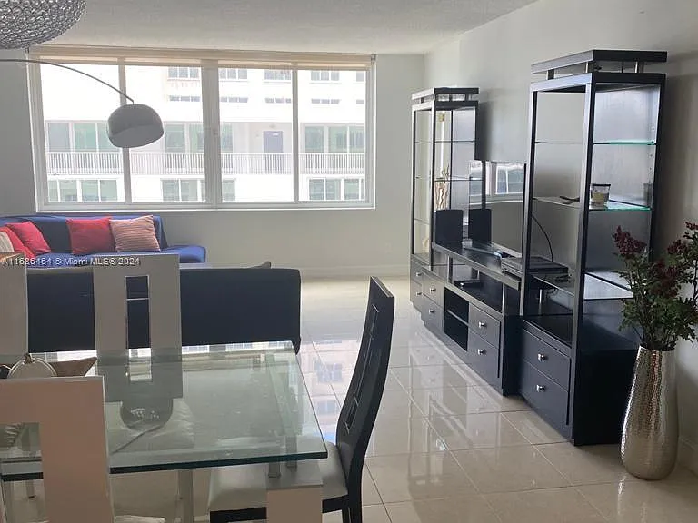 5401 Collins Ave #412 — Photo 13