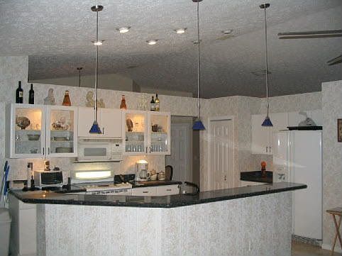 Kitchen/eatin kitchen area