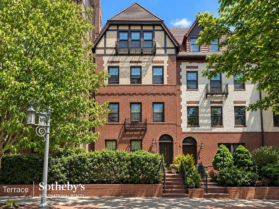 152 Burns St #2