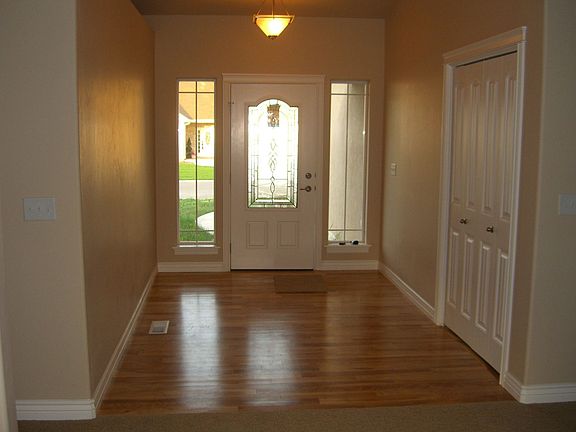 2nd image of 2126 Candleridge Dr