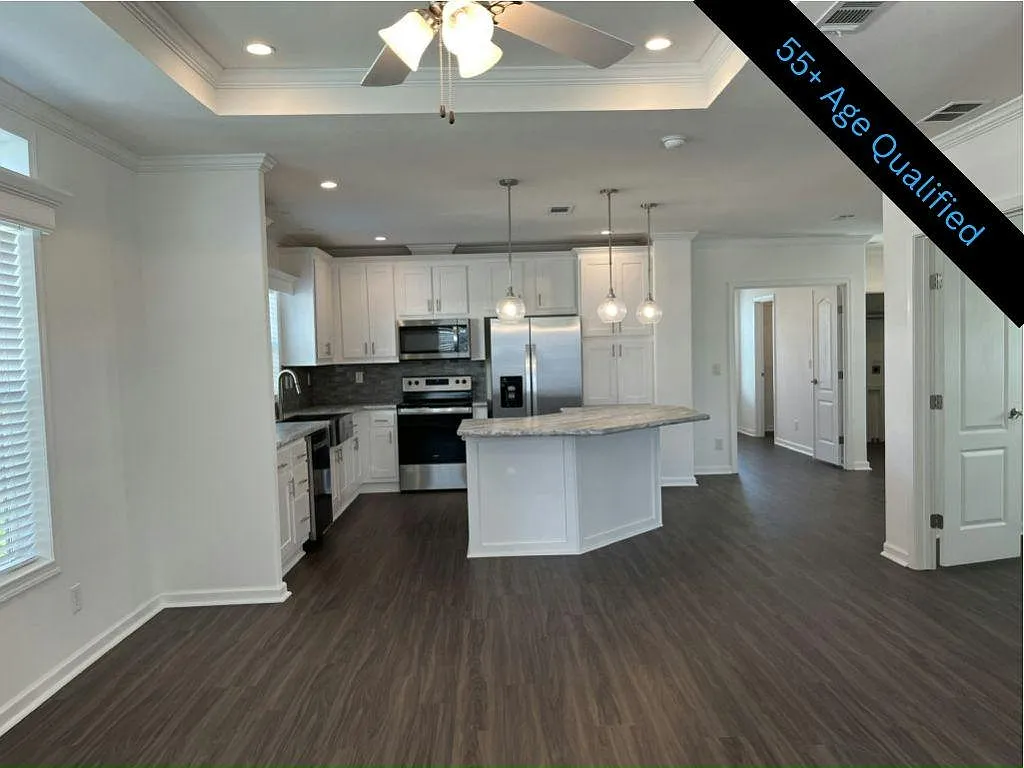 3 bed, 2.0 bath, 1356 sqft, $1,549 — Photo 1