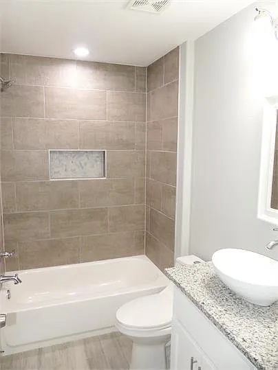 608 E College St #610 — Photo 29