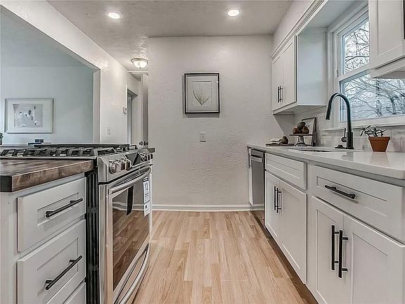 5th image of 1133 N Cottonwood Dr