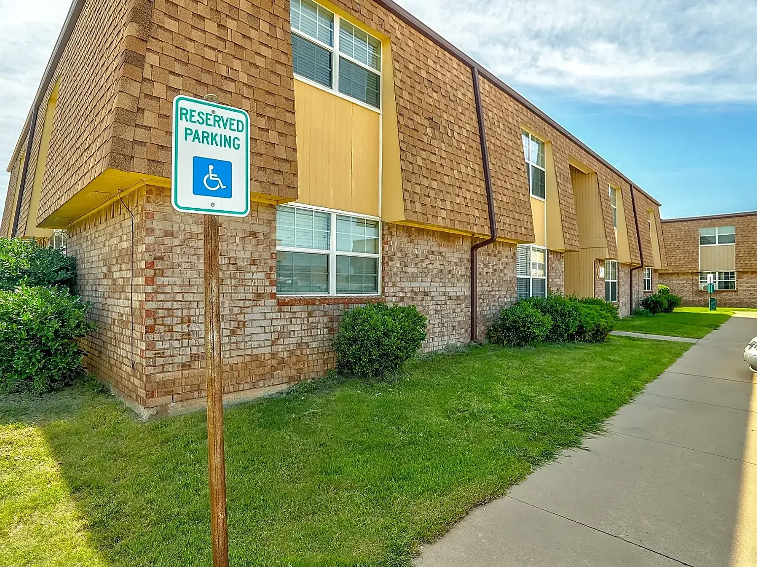 Pine Terrace Apartments — Photo 3