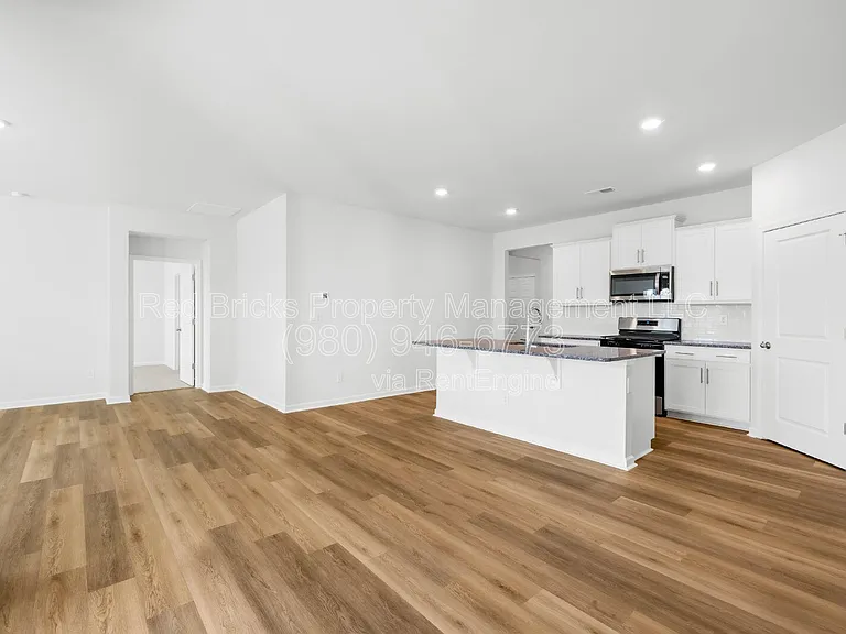 1312 Secrest Commons Dr — Photo 10