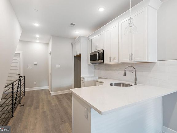 4th image of 2537 N Howard St #1