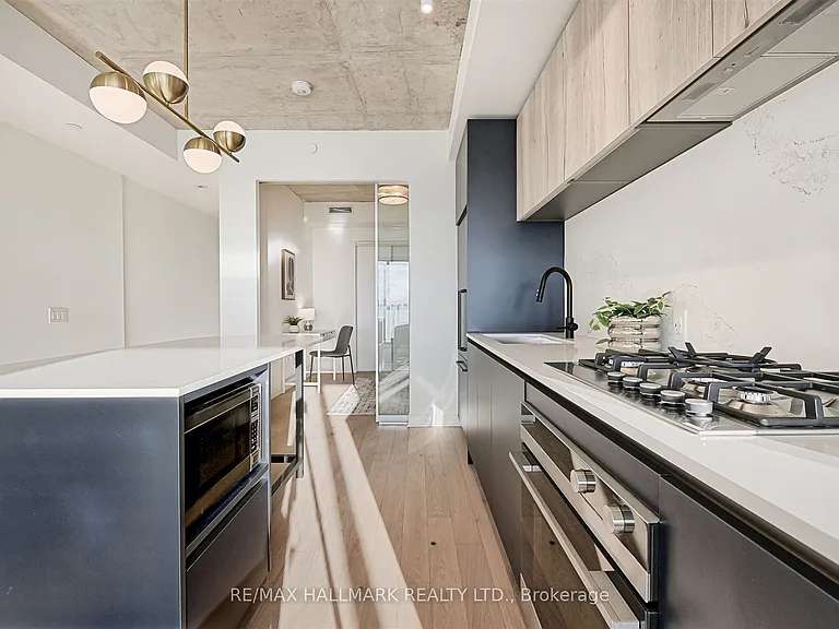 2625 Dundas St W #601 — Photo 7