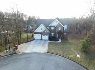 806 Glen Oaks Ct, Johnson City, TN 37615