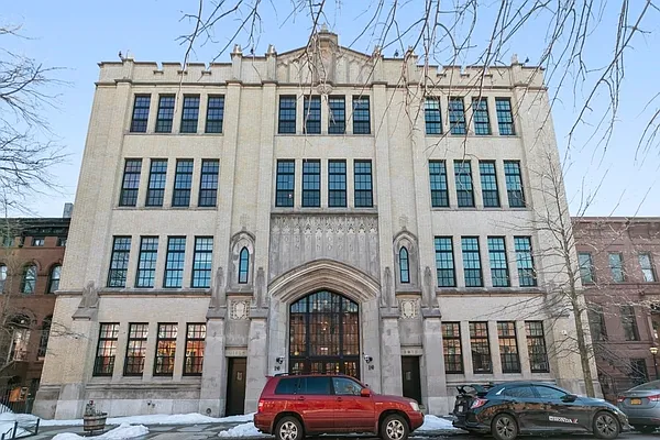 Rented by MNS | media 25