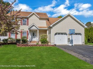 7 Isabella Dr, Lakewood, NJ 08701
