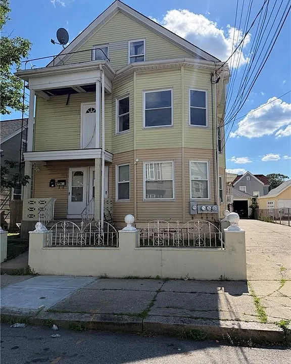 53 French St