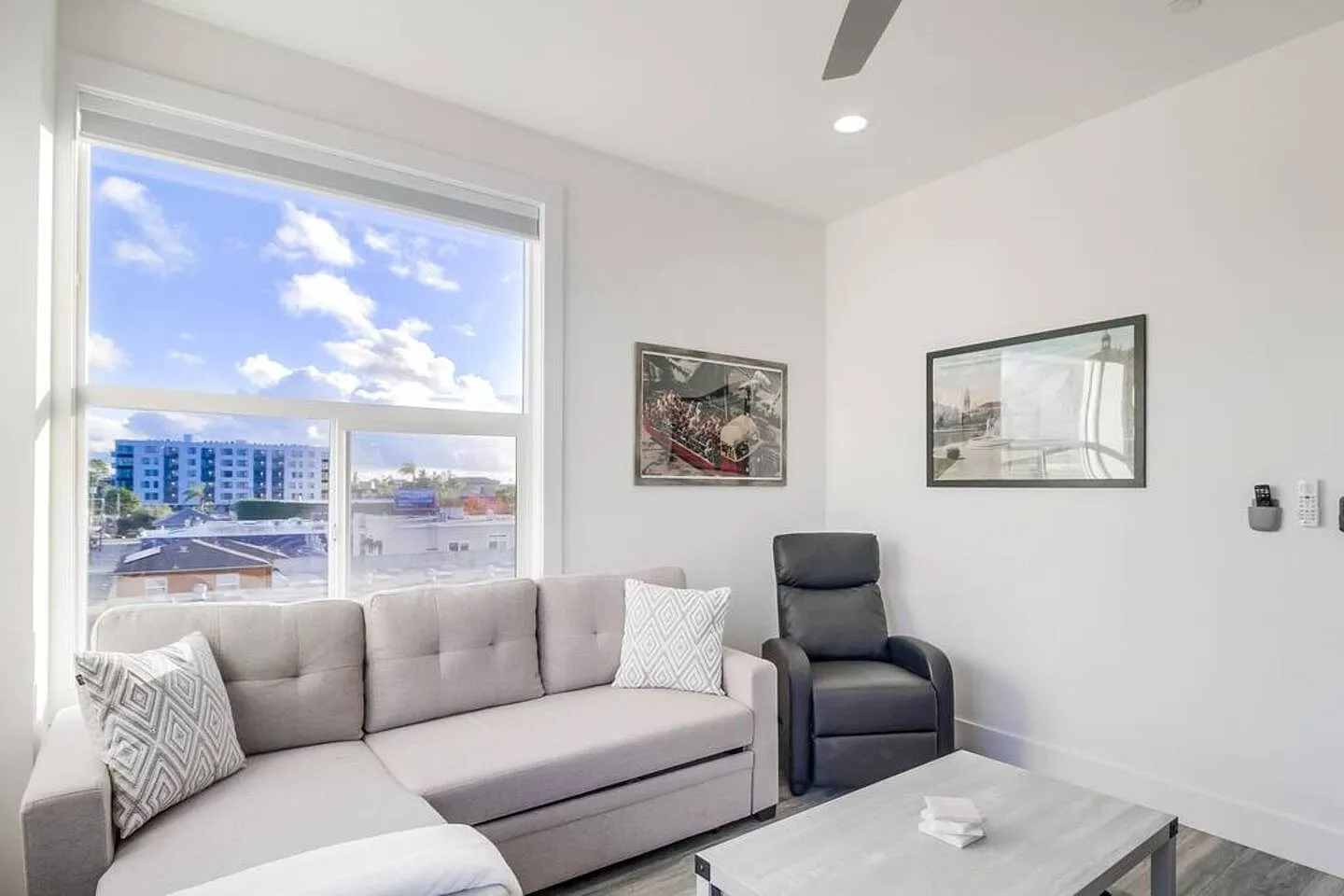 2 bed, 2.5 bath, 1400 sqft, $5,000 — Photo 2