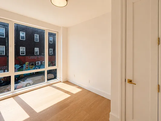 Bedroom, photo 2