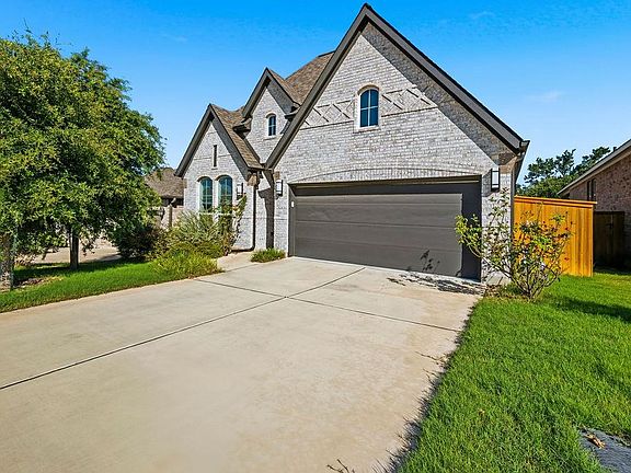 2nd image of 304 Barton Oak Trl
