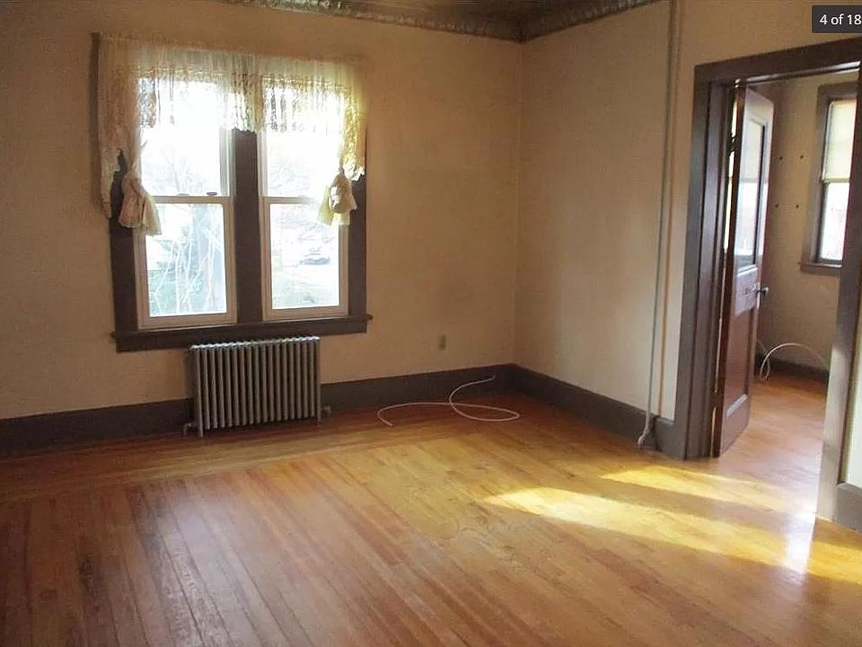 2nd image of 127 Pond Lily Ave #1