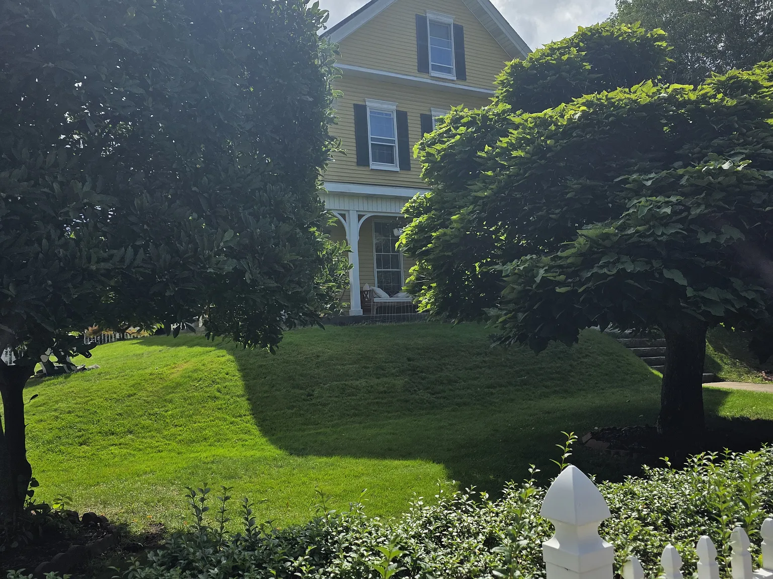 3 bed, 2200 sqft, $3,300 — Photo 2