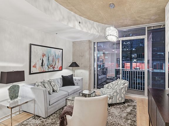 4th image of 301 Demonbreun St Unit 1902