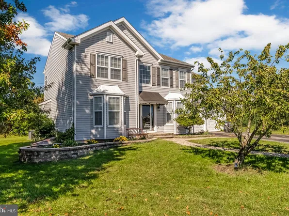204 Waterview Dr, New Castle, DE 19720